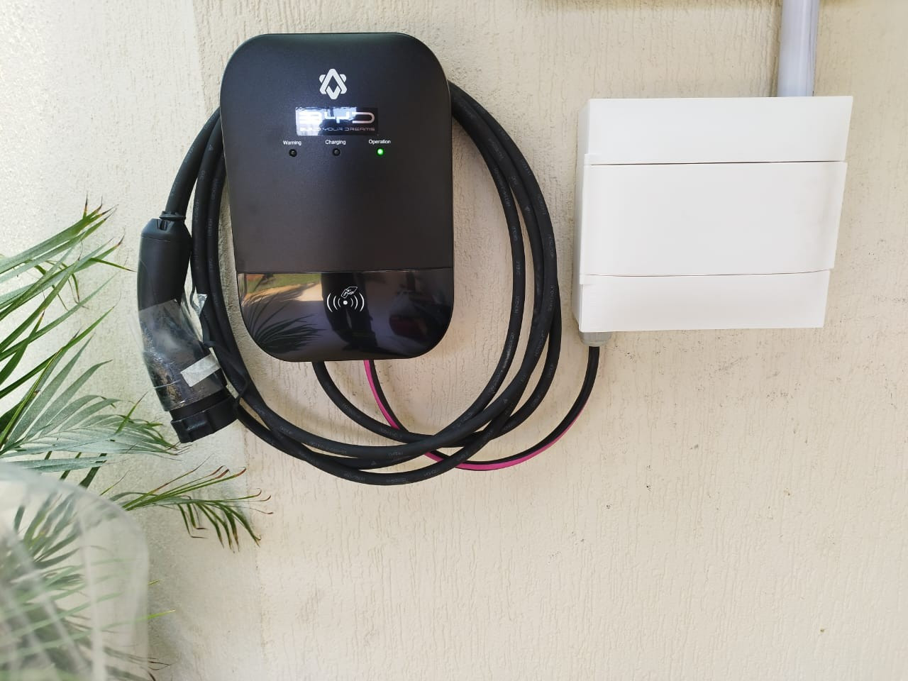 Wallbox instalado em garagem residencial 7
